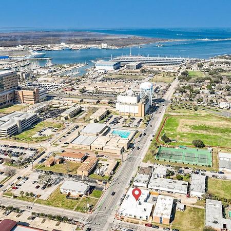 Tropical Springs Studio Apartment Two Queen Beds Γκάλβεστον Εξωτερικό φωτογραφία